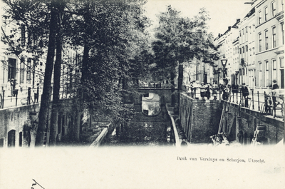 1134 Gezicht op de Nieuwegracht te Utrecht met op de achtergrond de Brigittenbrug.